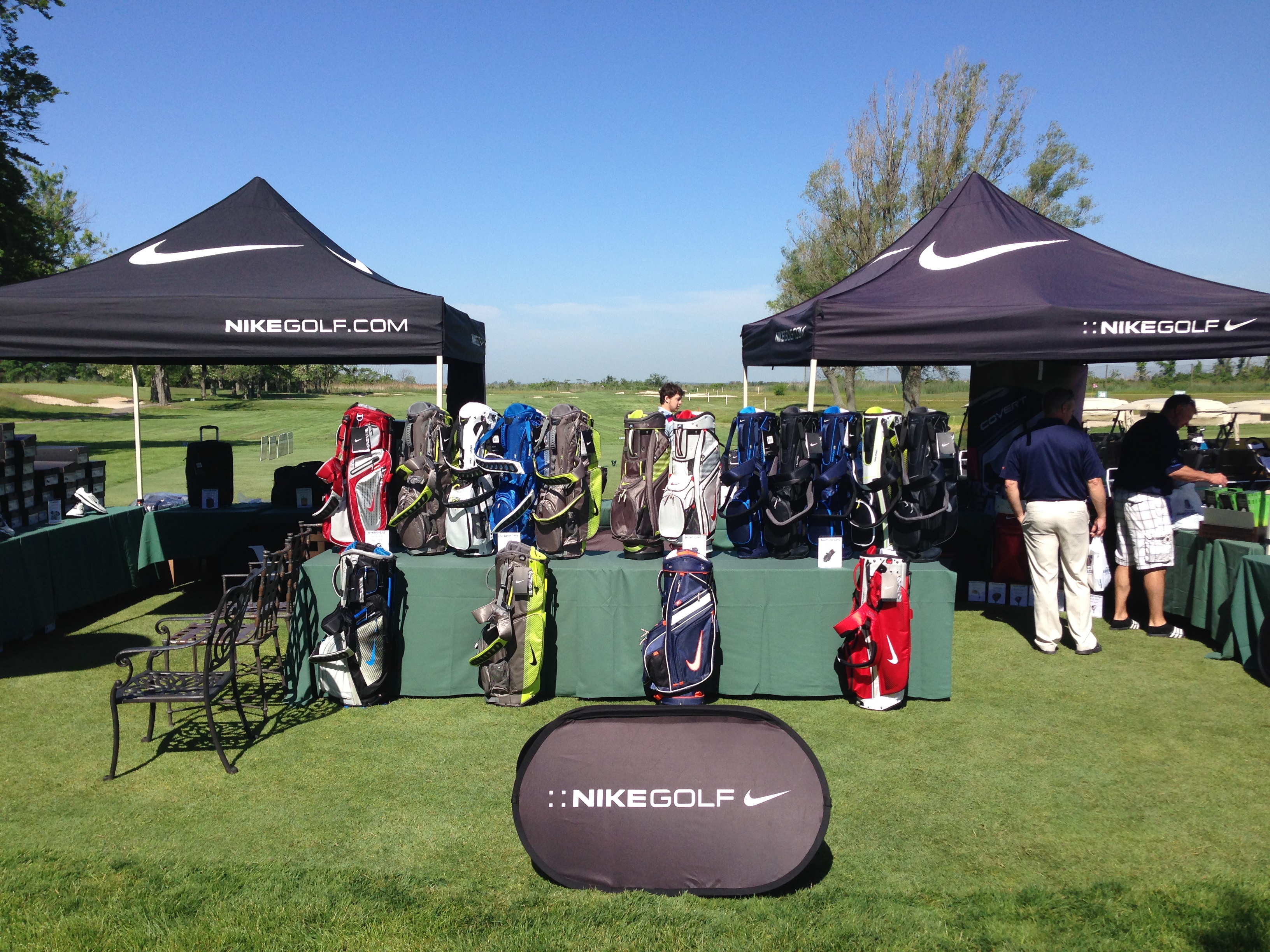 why giveaways are important at golf outings - golf event planning